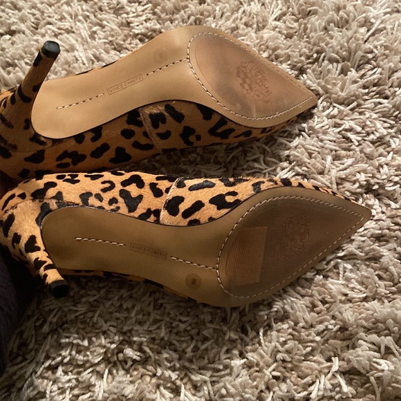 Vince Camuto leopard heels - Picture 5 of 6